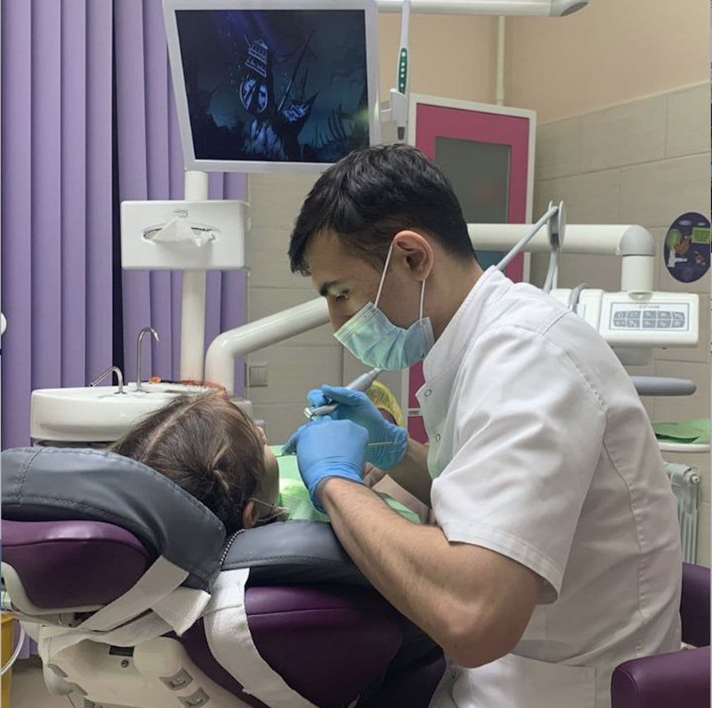 Что делает врач-стоматолог?. Доступная стоматология и имплантация